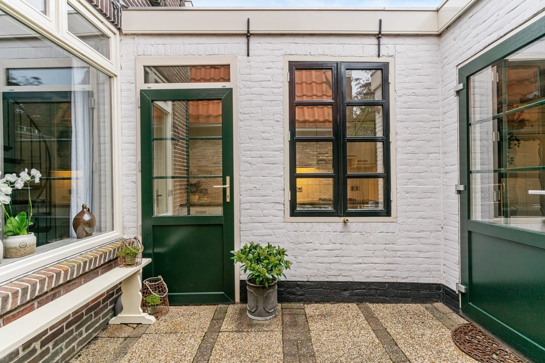 Photo 37 of van Houweningepark 10