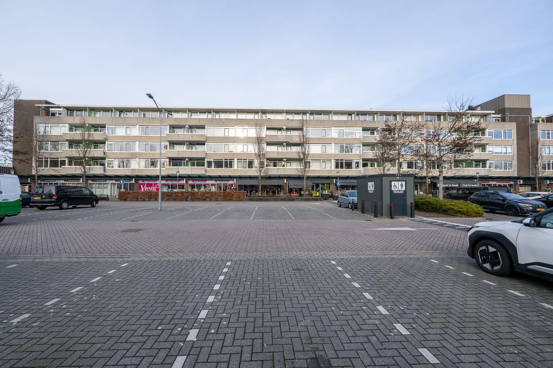 Photo 2 of Van Ostadelaan 352