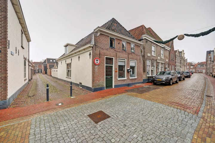Kerkstraat 24