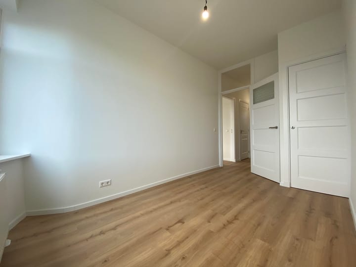 Photo 4 of Veenendaalkade 373