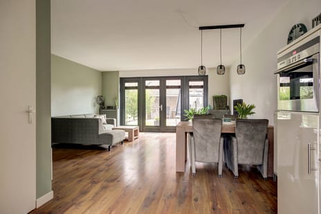 Oester 40 tertiary image