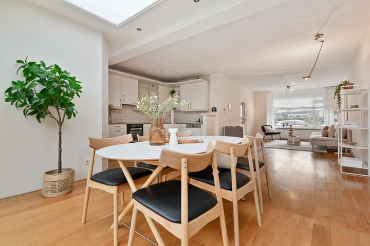 Photo 2 of Nieuwveenstraat 8