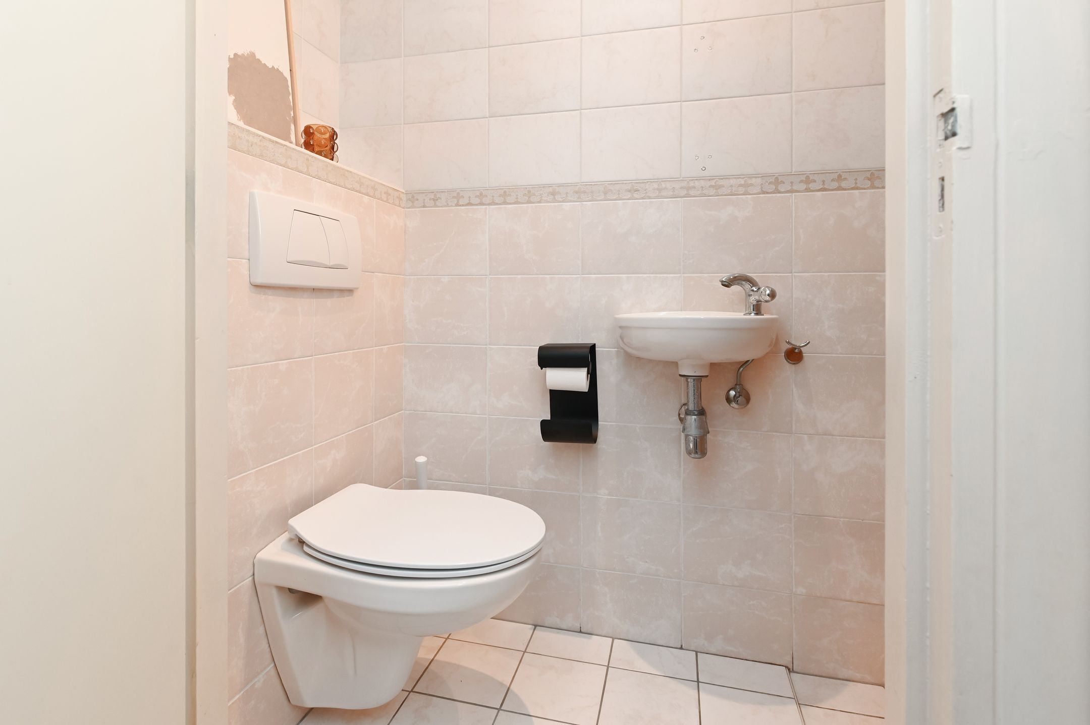 Photo 9 of Nieuwveenstraat 8