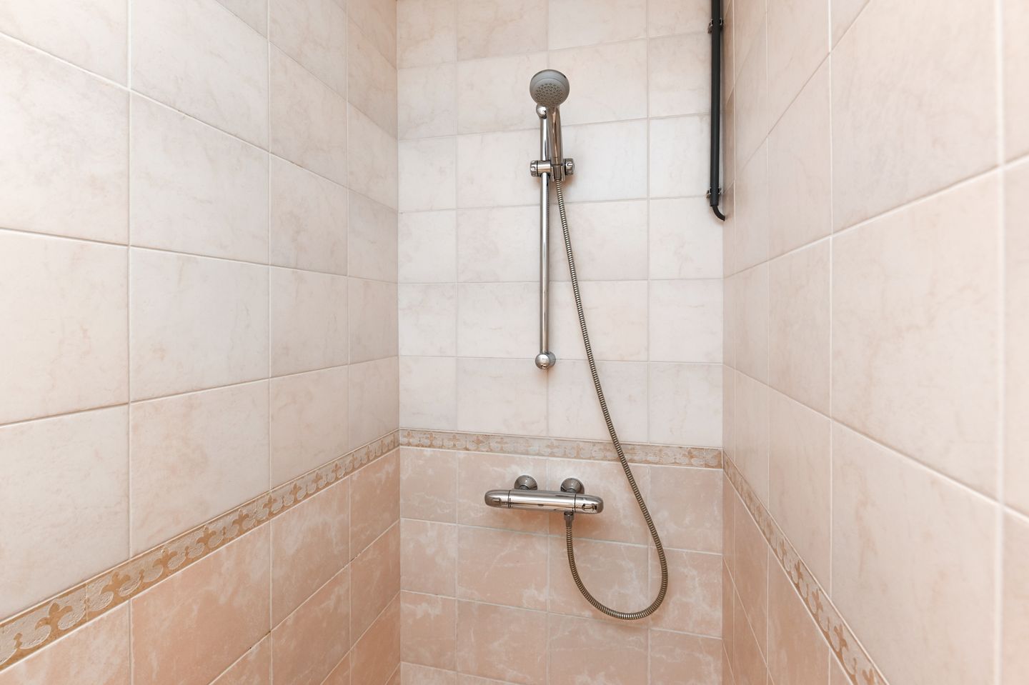 Photo 10 of Nieuwveenstraat 8