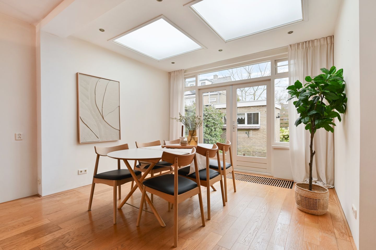 Photo 14 of Nieuwveenstraat 8