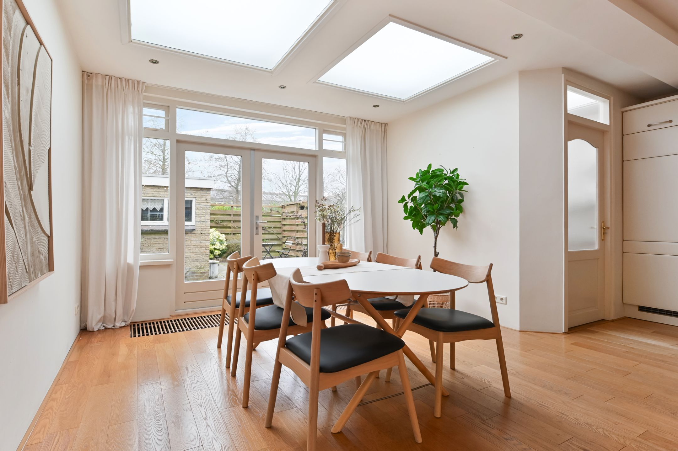 Photo 15 of Nieuwveenstraat 8