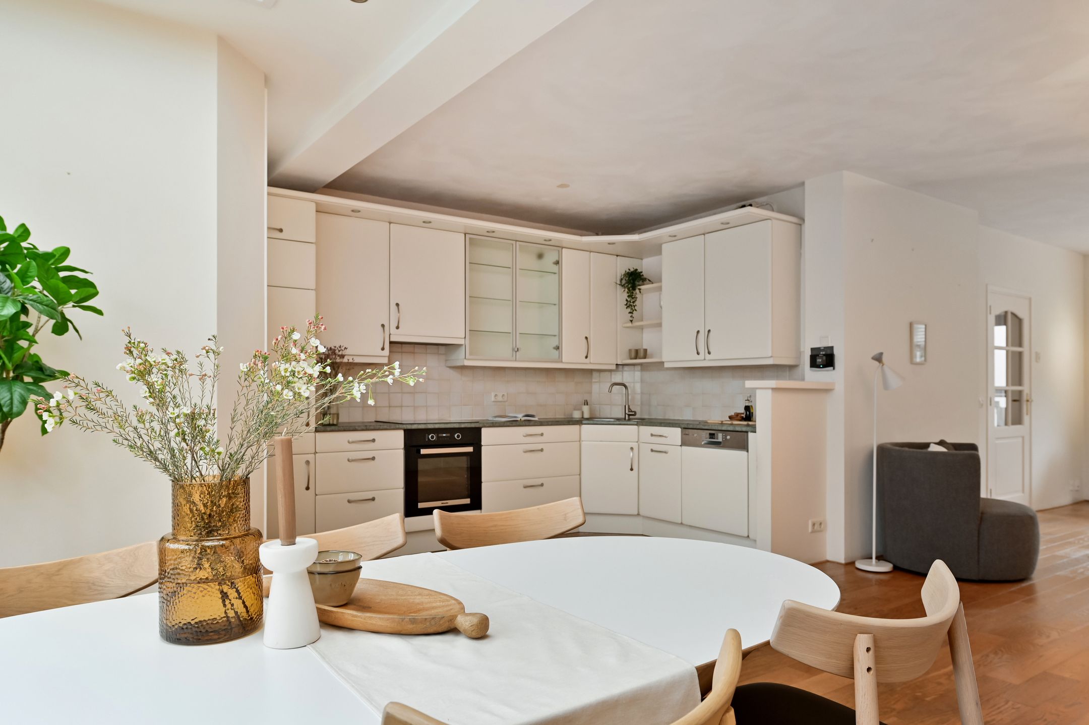 Photo 24 of Nieuwveenstraat 8