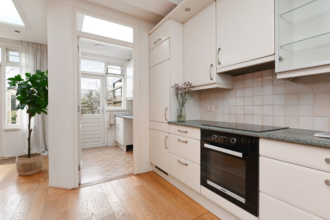 Photo 26 of Nieuwveenstraat 8