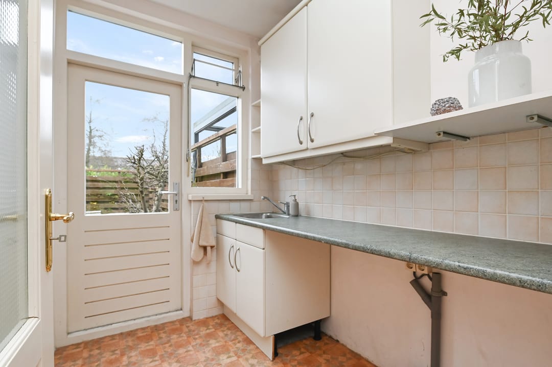 Photo 28 of Nieuwveenstraat 8