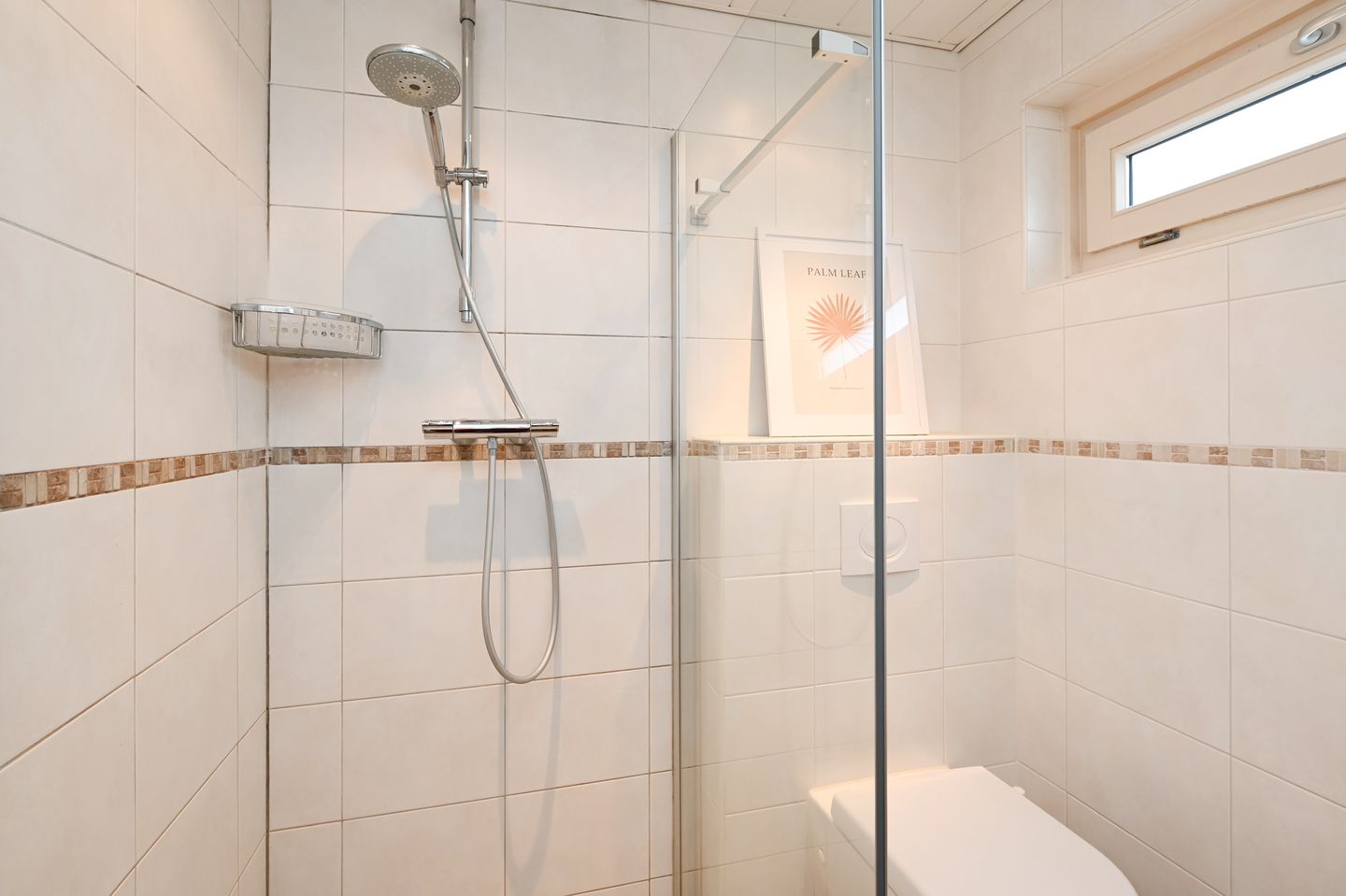 Photo 40 of Nieuwveenstraat 8