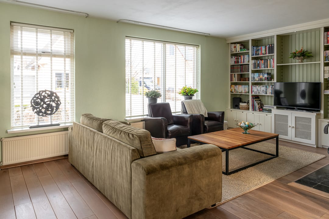 Photo 7 of Warring 89