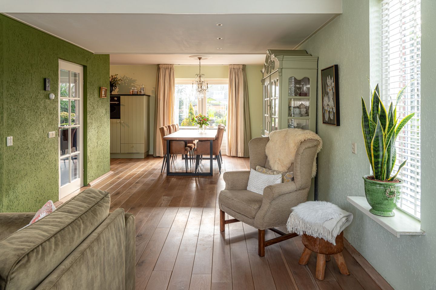 Photo 10 of Warring 89