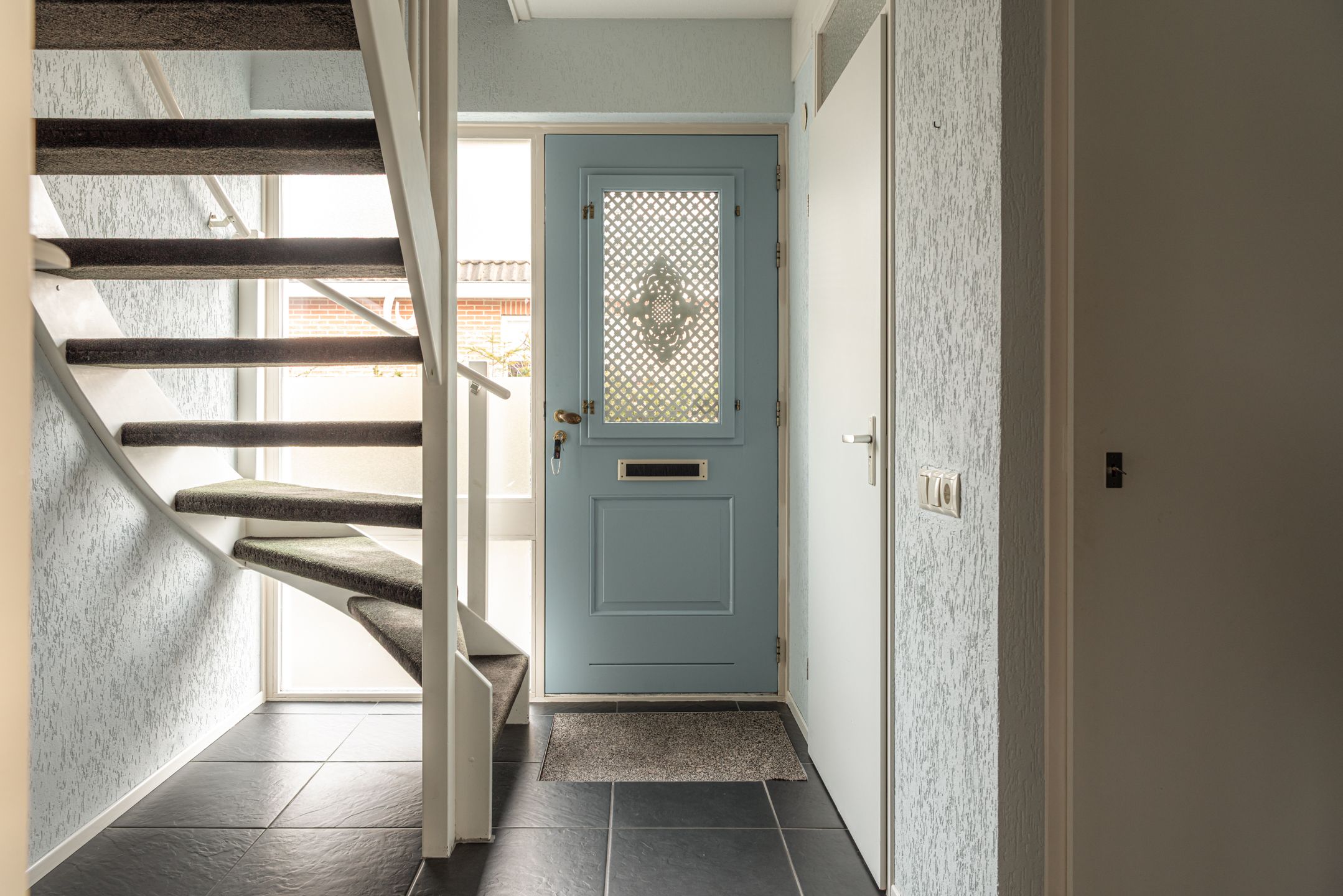 Photo 18 of Warring 89