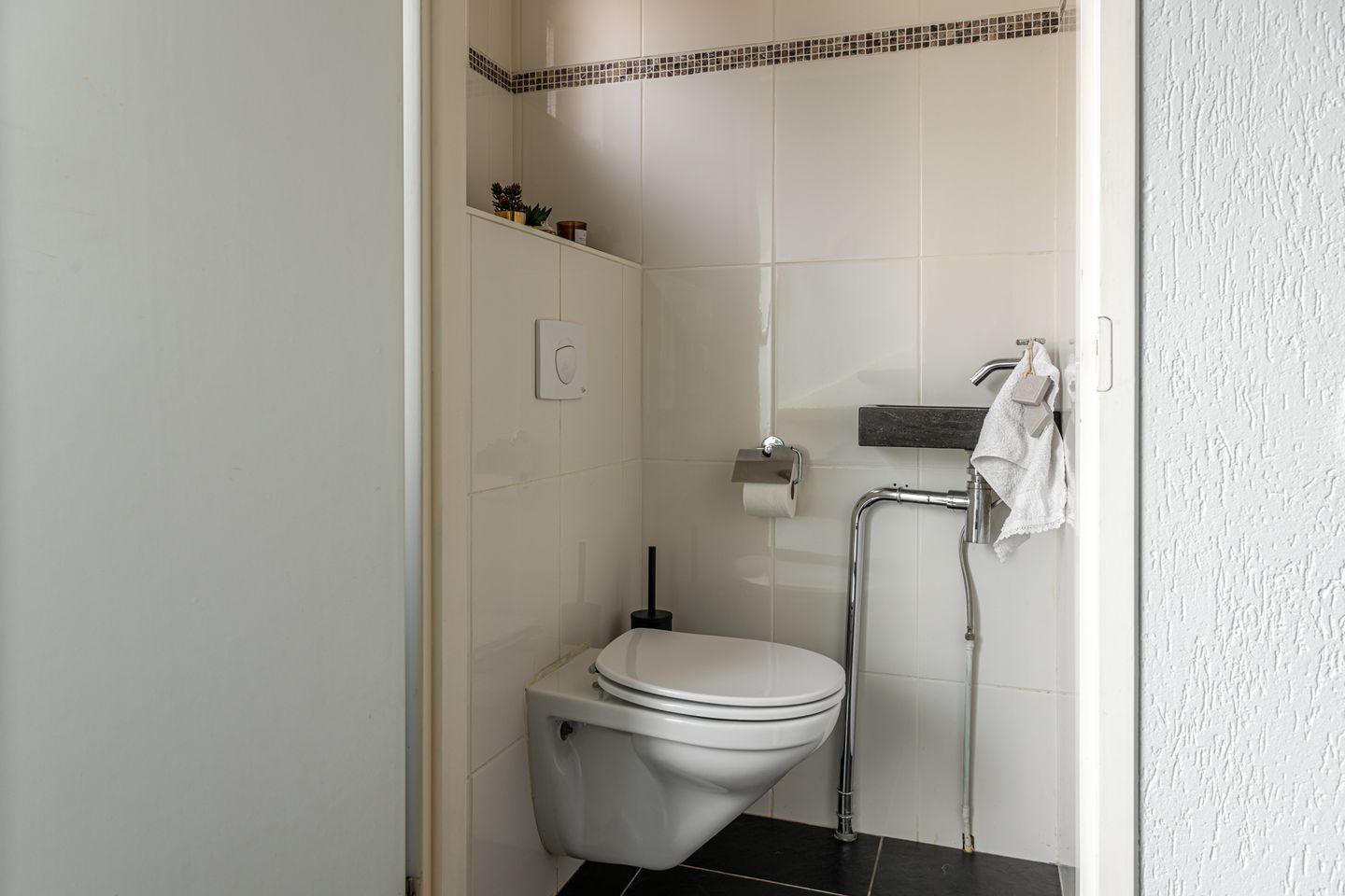 Photo 19 of Warring 89