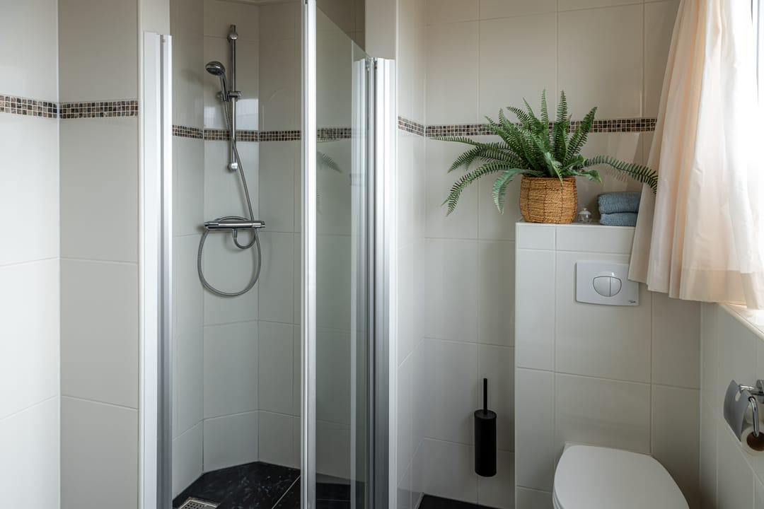 Photo 23 of Warring 89