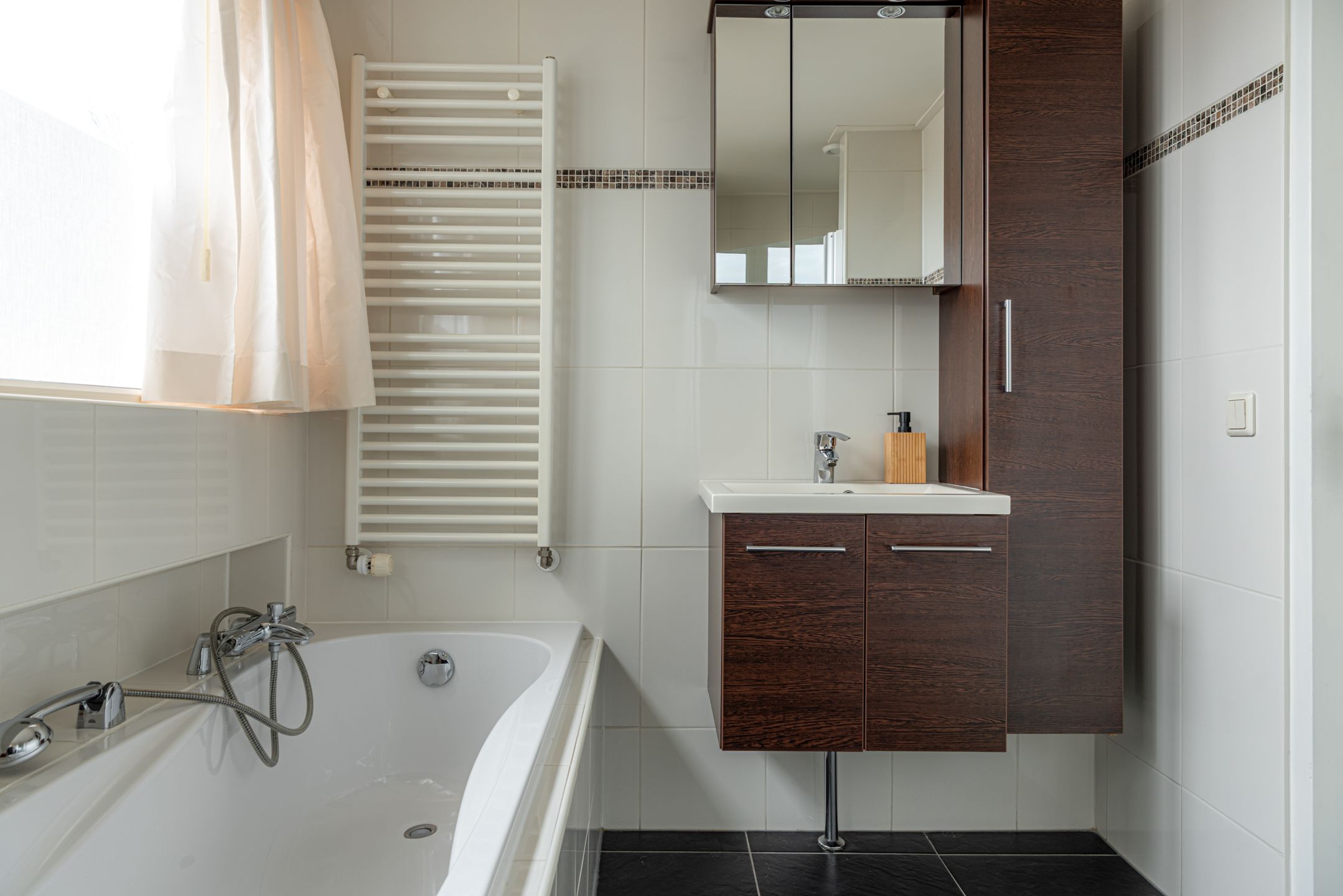 Photo 24 of Warring 89