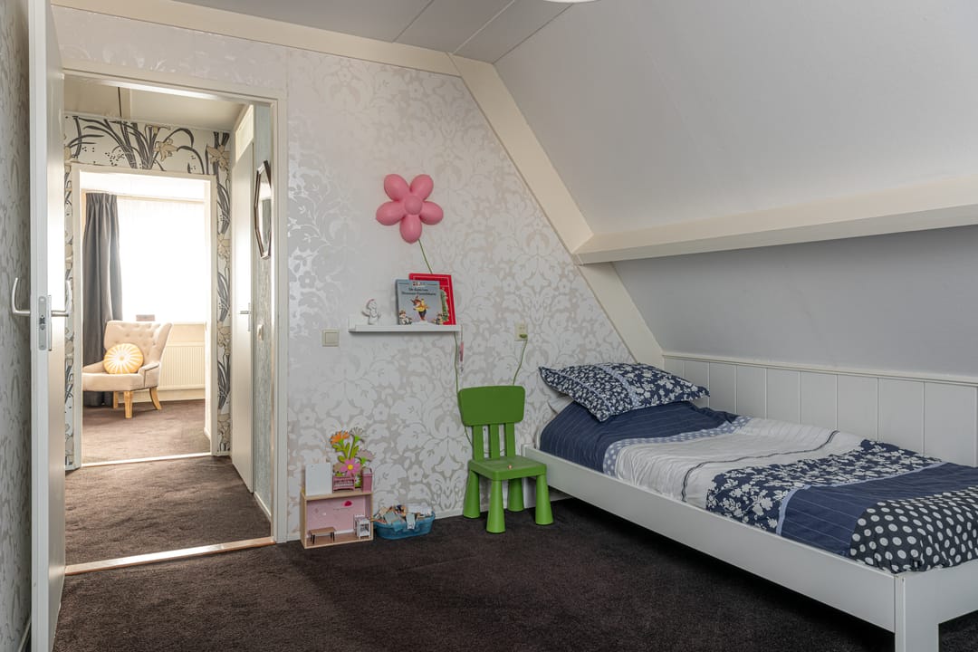 Photo 26 of Warring 89