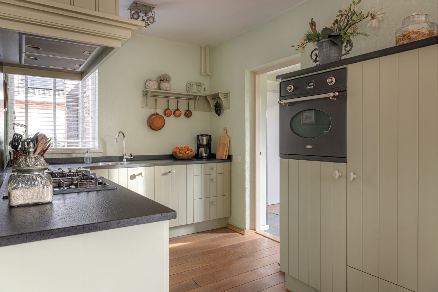 Photo 14 of Warring 89