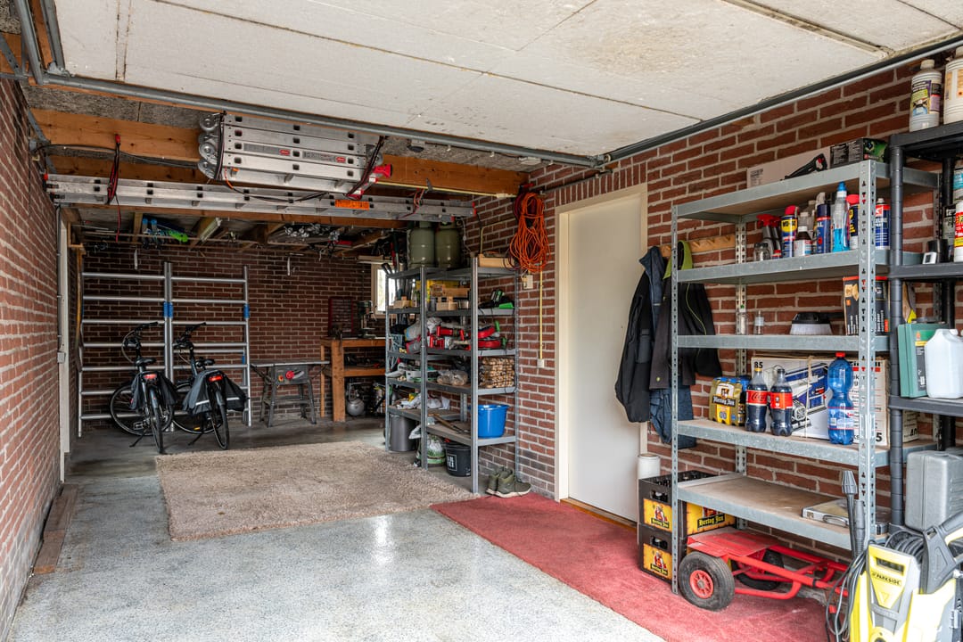 Photo 32 of Warring 89