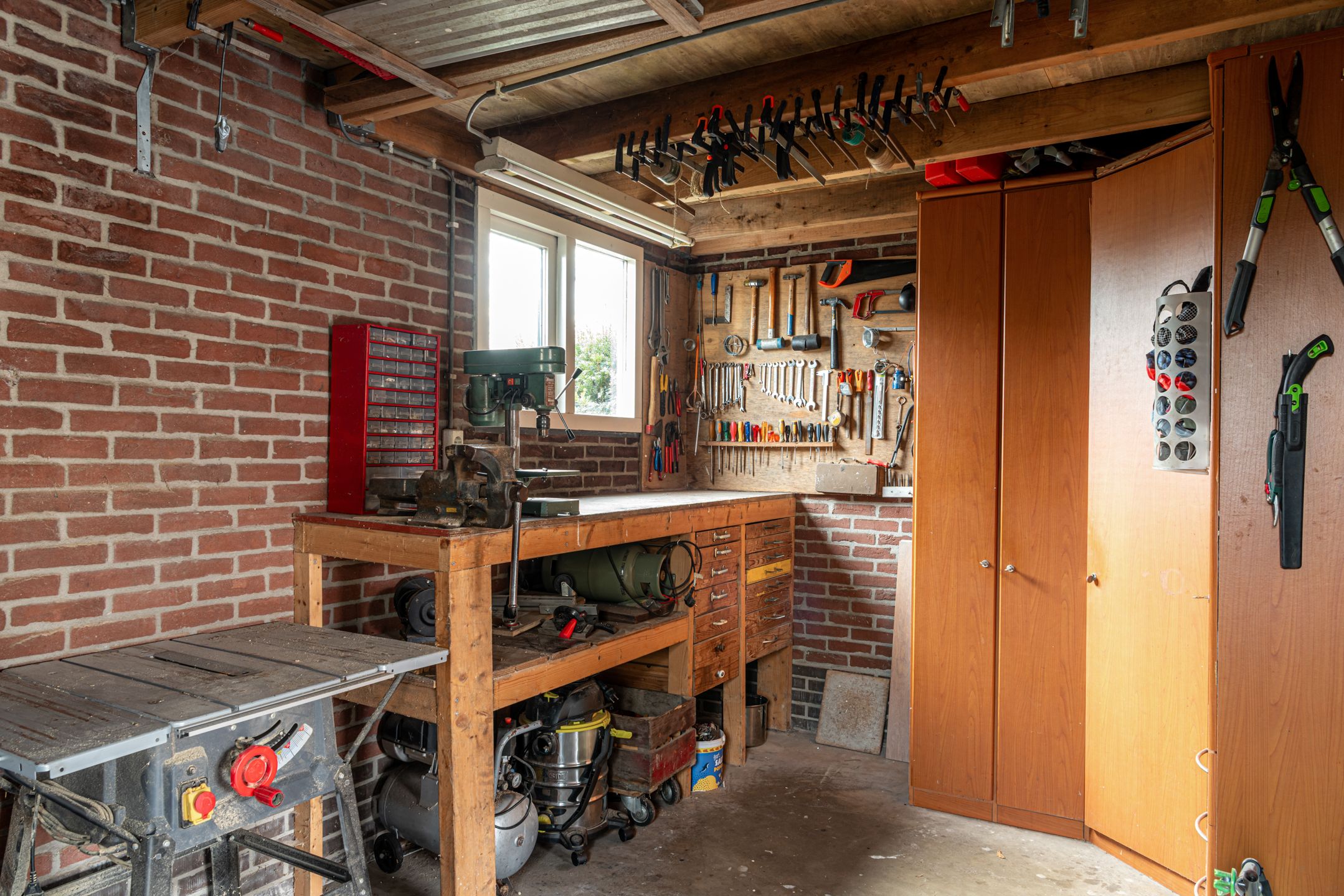 Photo 33 of Warring 89