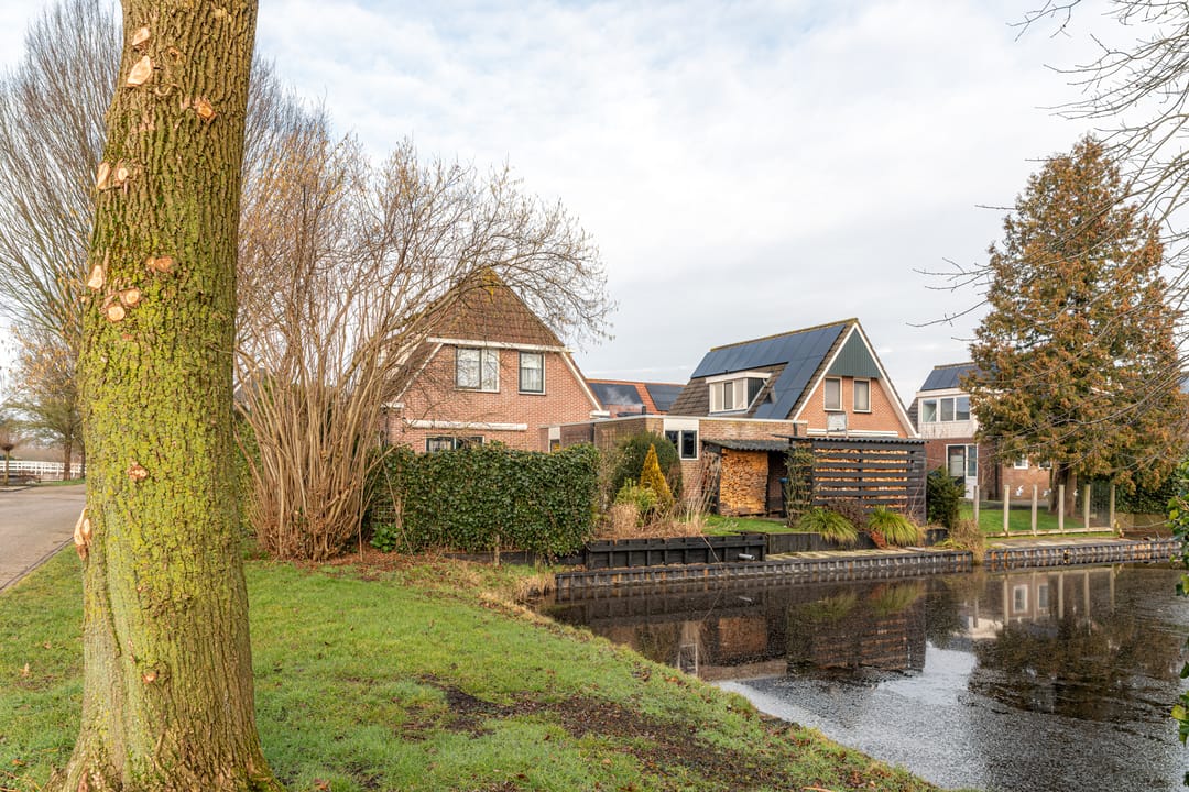 Photo 37 of Warring 89