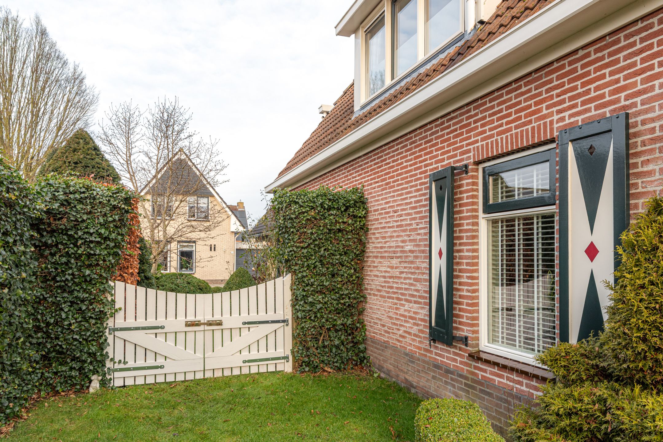 Photo 39 of Warring 89