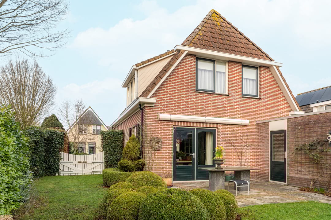 Photo 38 of Warring 89