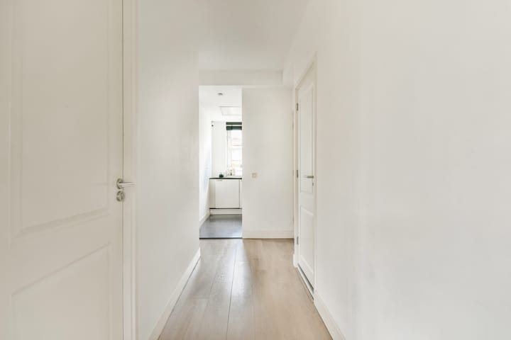 Photo 8 of Van Mourik Broekmanstraat 16-1