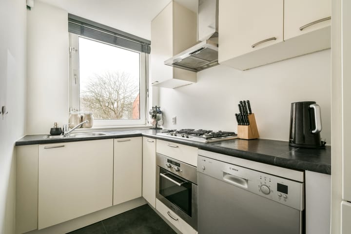 Photo 9 of Van Mourik Broekmanstraat 16-1