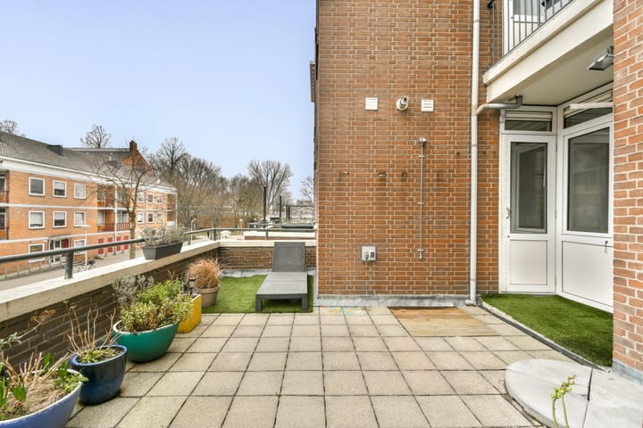 Photo 11 of Van Mourik Broekmanstraat 16-1