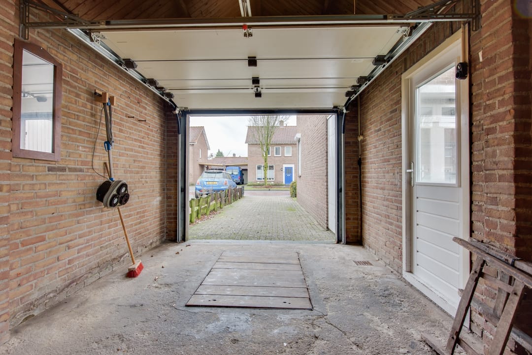 Photo 32 of Burgemeester Ploegmakerslaan 11