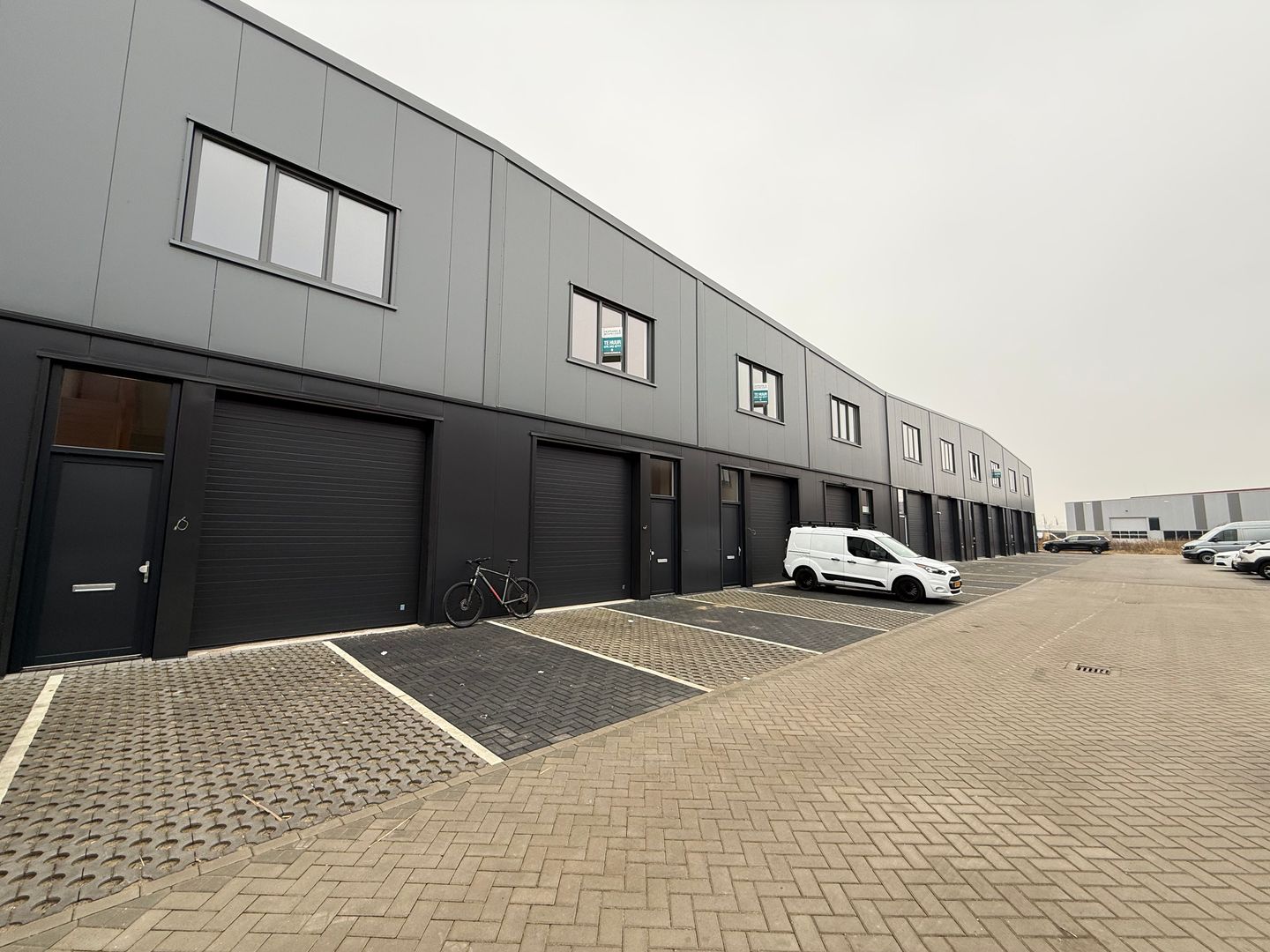 Bekijk foto 2 van Van der Waalsstraat 44-D