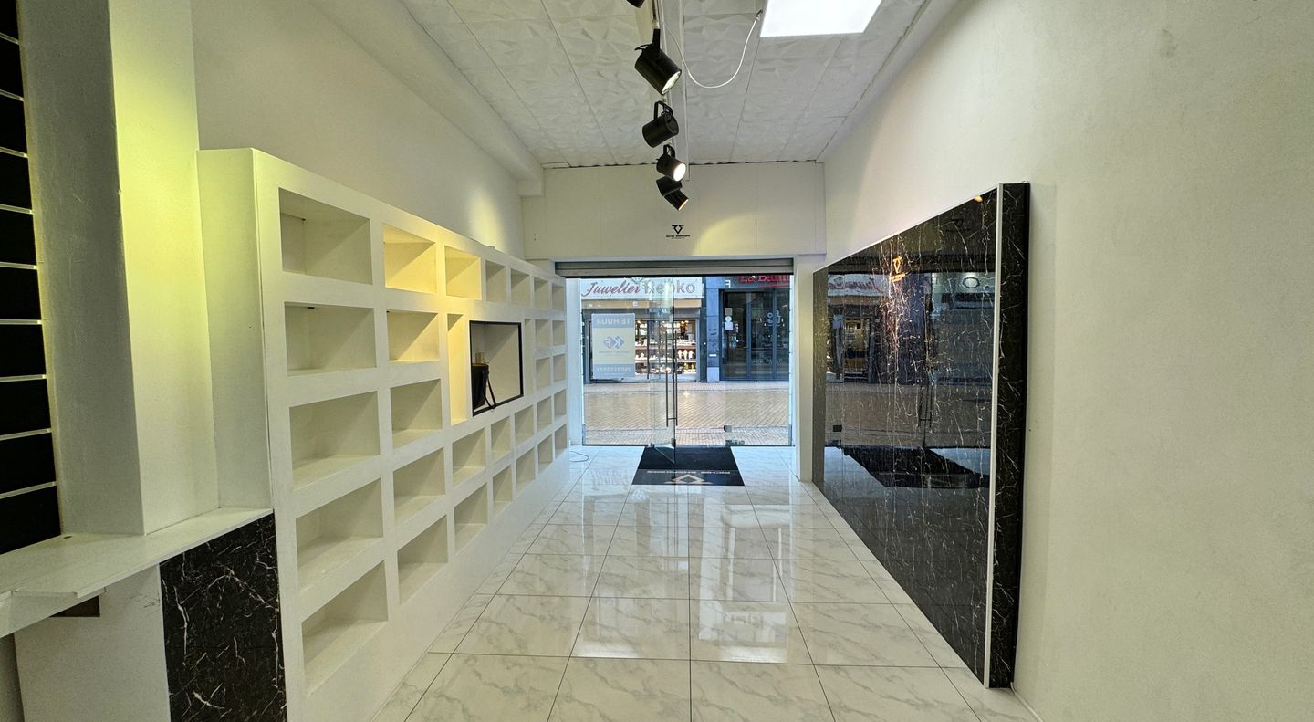 View photo 4 of Herestraat 5