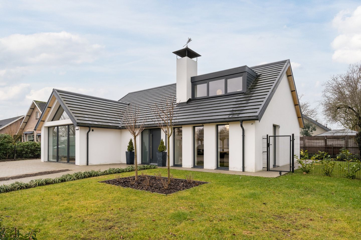 Foto 1 van Klaroenlaan 1