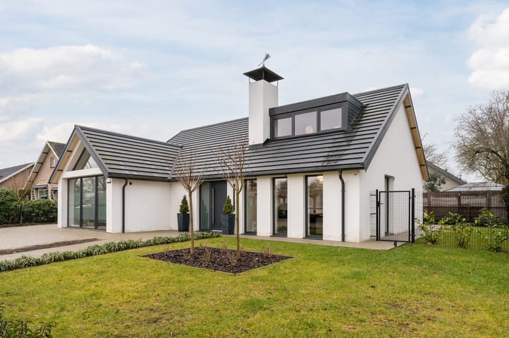 Foto 1 van Klaroenlaan 1