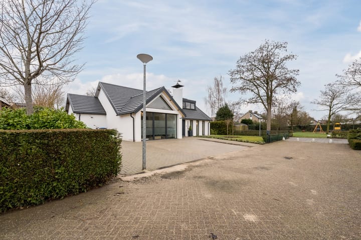 Foto 7 van Klaroenlaan 1