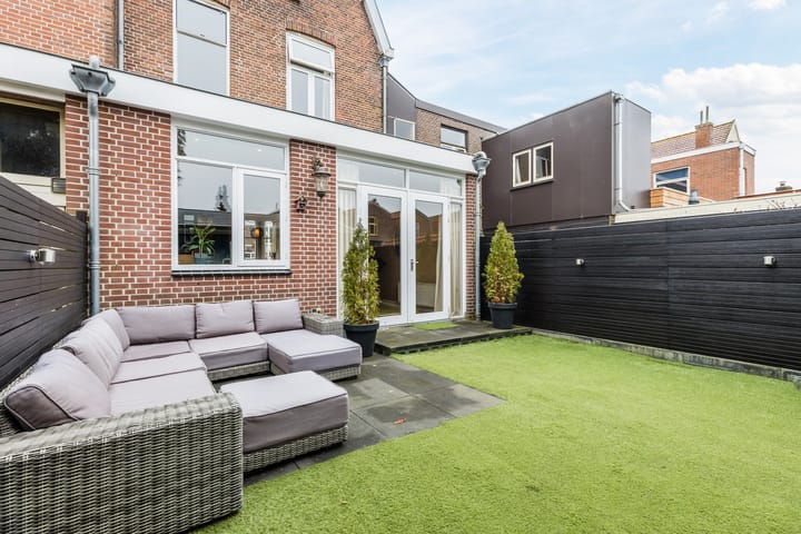 Photo 39 of Kennemerstraatweg 158