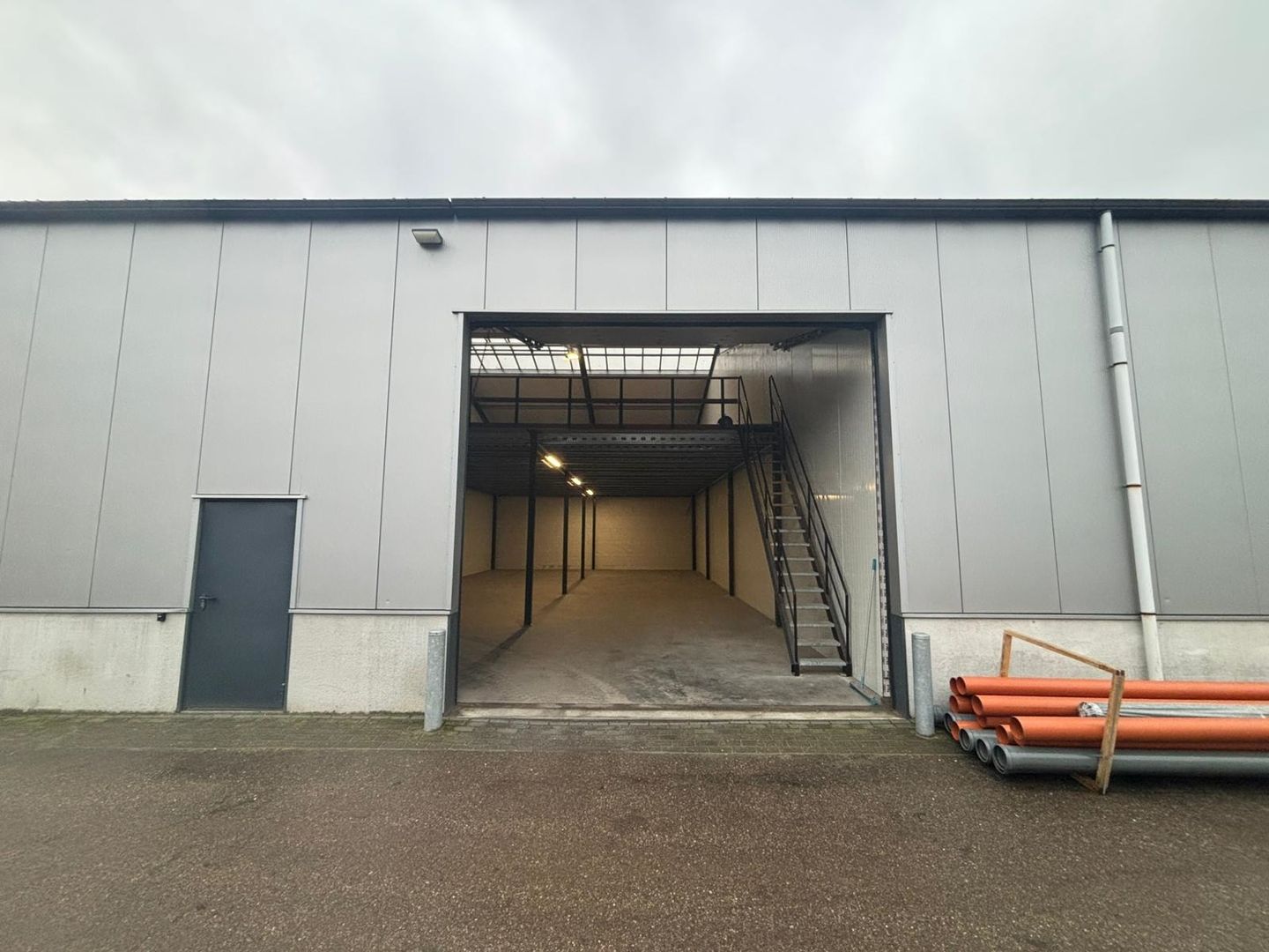 View photo 1 of Arsenaal 8