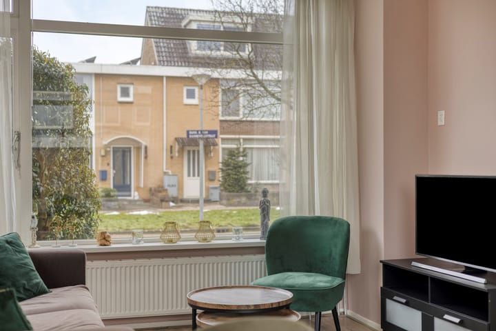 Photo 5 of Burg. G. van Barneveldstraat 12