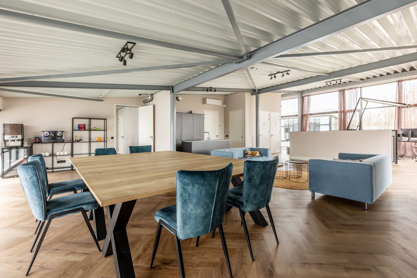 View photo 2 of Hoofdweg-Noord 7-t