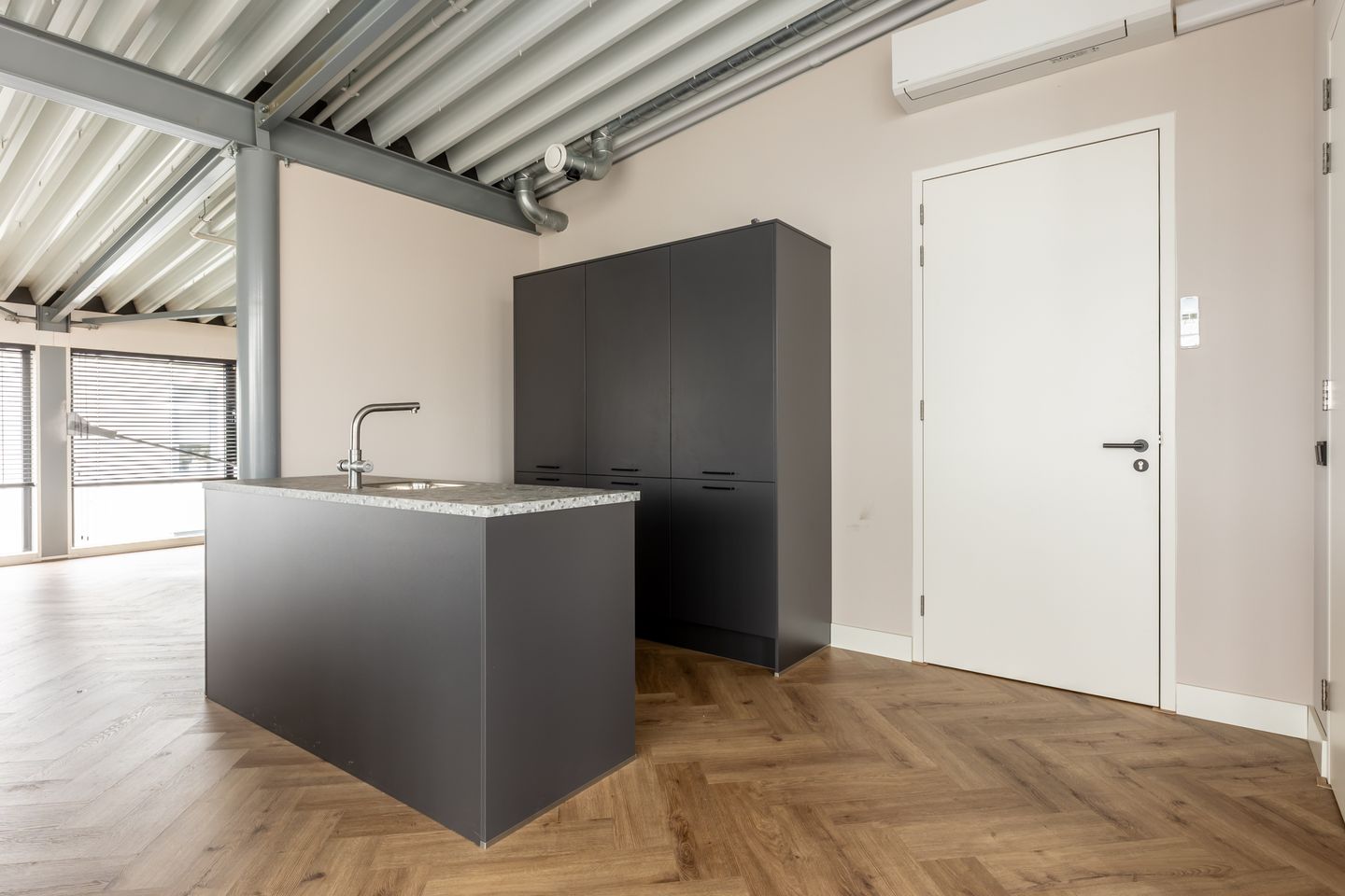 View photo 3 of Hoofdweg-Noord 7-t