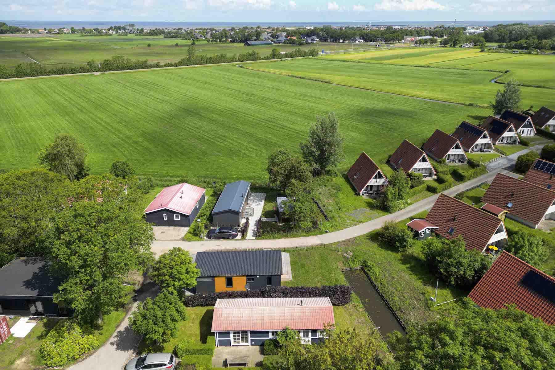 2-bedroom freehold villa in Den Oever — photo 2 of 5