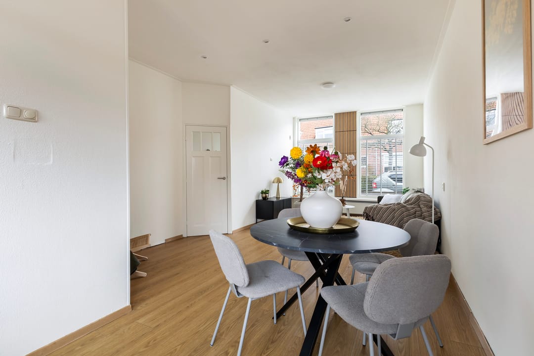 Photo 11 of Leliestraat 8