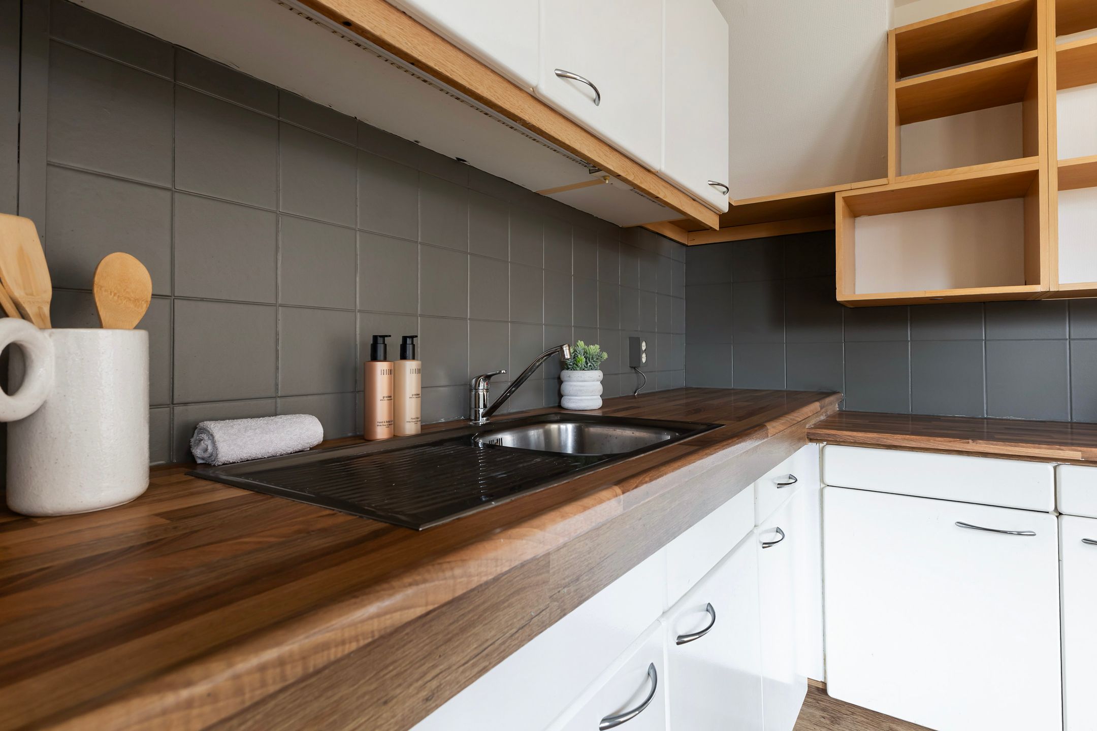 Photo 15 of Leliestraat 8