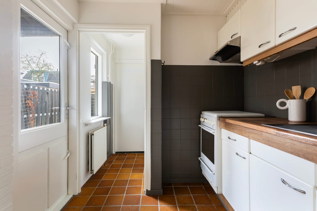 Photo 17 of Leliestraat 8