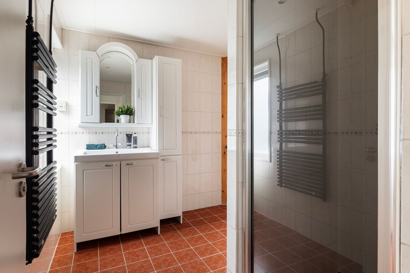 Photo 19 of Leliestraat 8