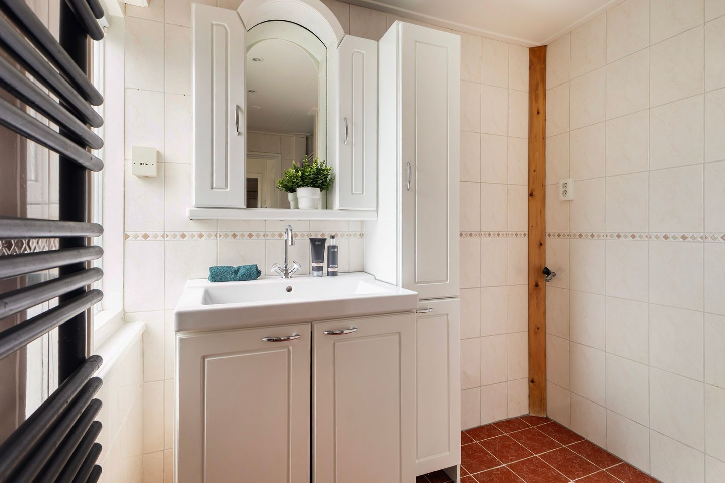 Photo 20 of Leliestraat 8