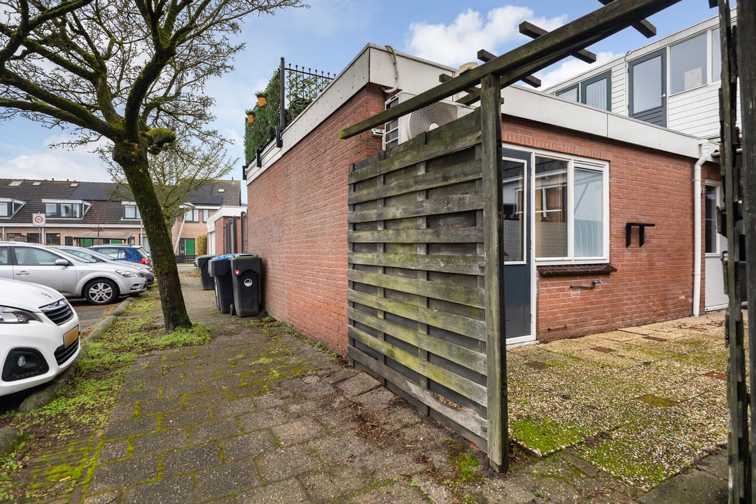 Photo 37 of Leliestraat 8