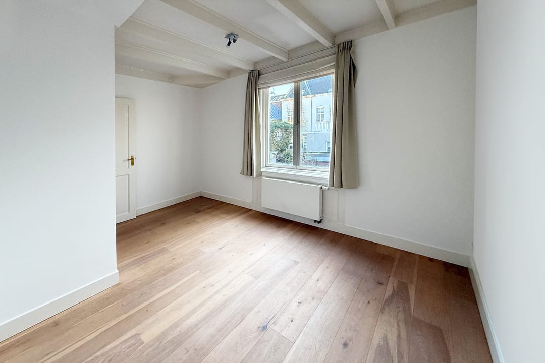 Photo 22 of Willemstraat 13