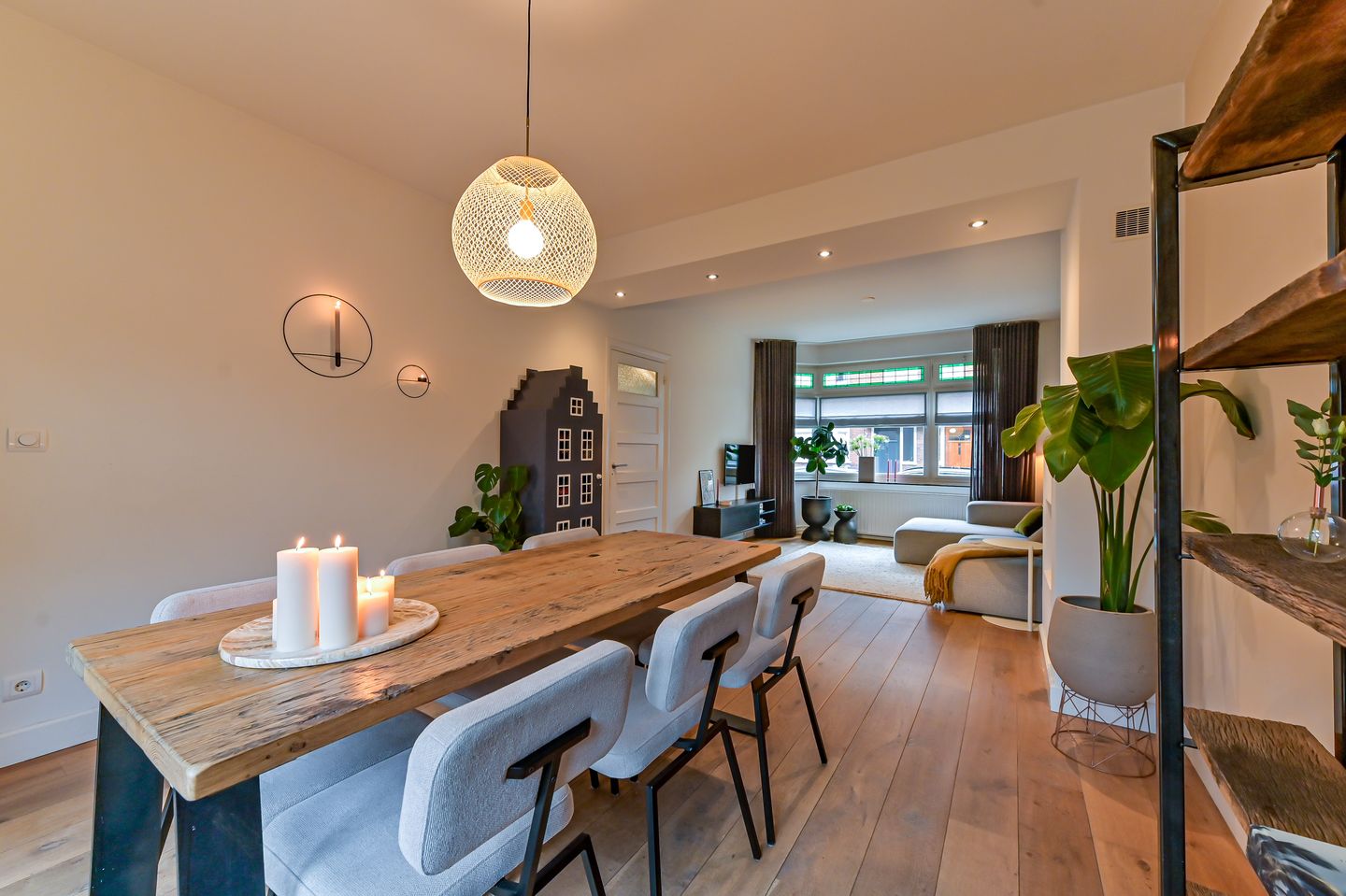 Photo 10 of Pastoor Deckersstraat 8